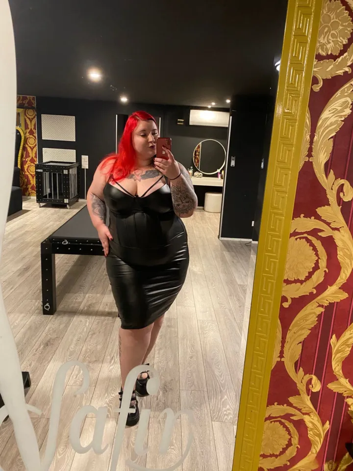 Neu mit eigenem privaten Darkroom🖤XXL Schweizer Fetisch Lady Alexandra 🖤 — Foto 1