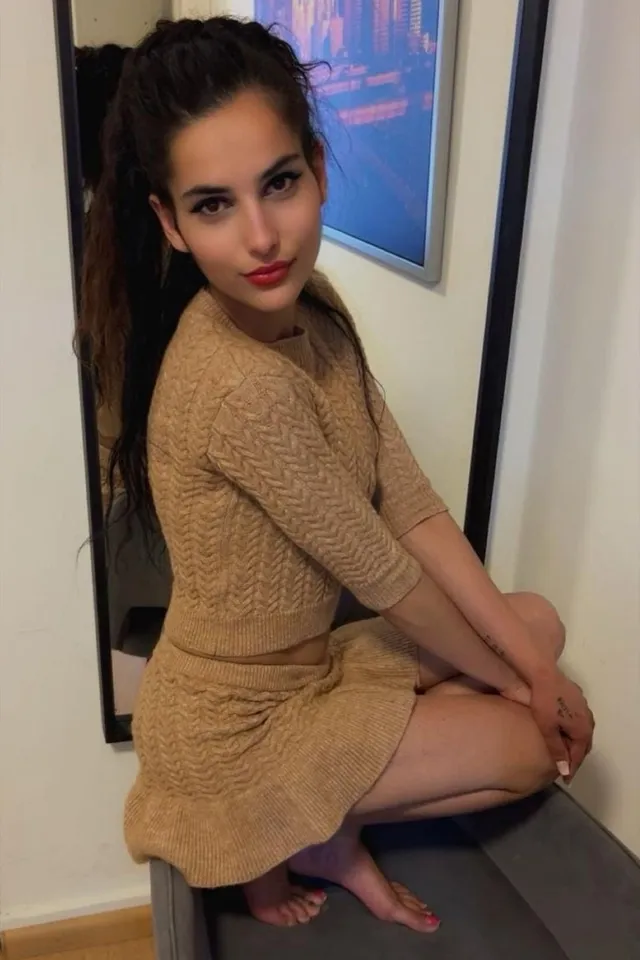 Mini skinny Teeny: enge Muschi – knackiger Analarsch, Deep Throat, Video drehen? — Foto 1